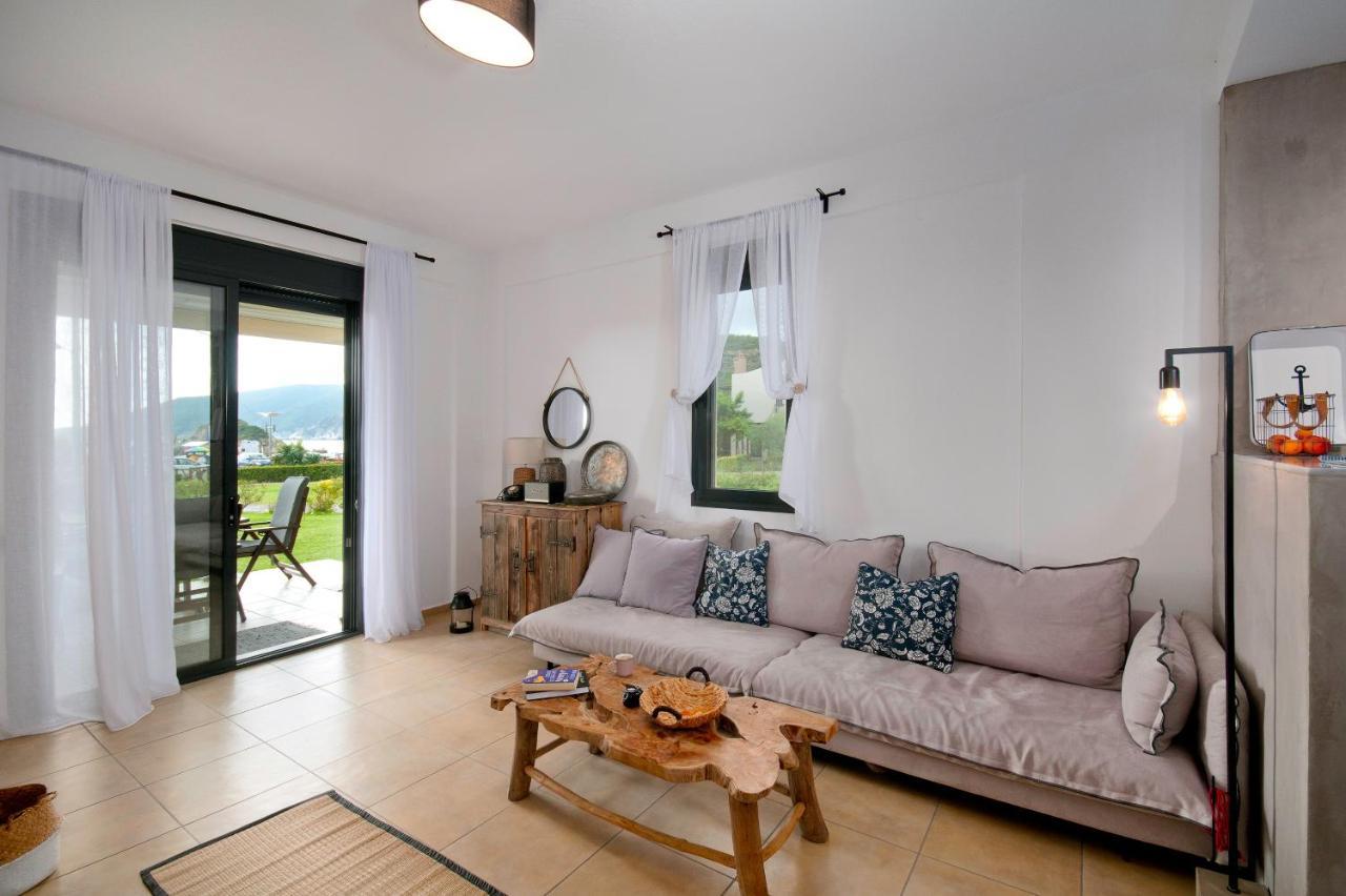 Seathon Seafront Beach Villa In Kalamitsi 외부 사진